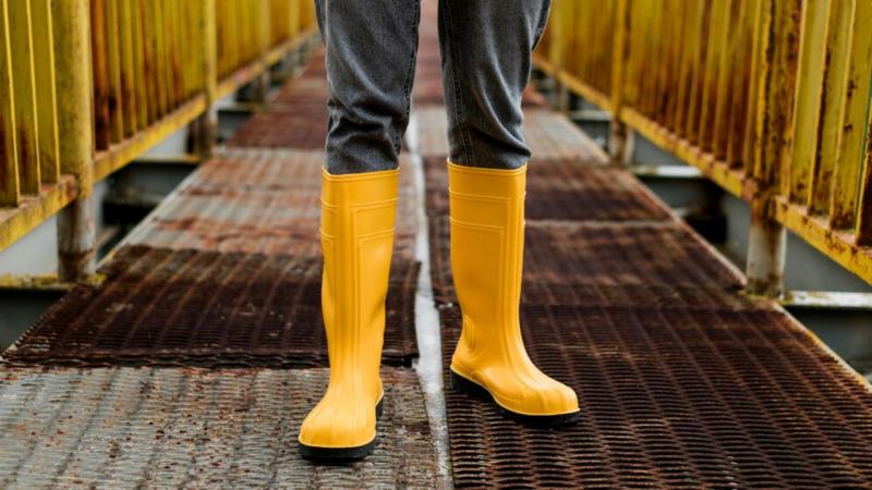 Lavador de Botas Industrial: Como Escolher o Melhor Equipamento para Sua Empresa